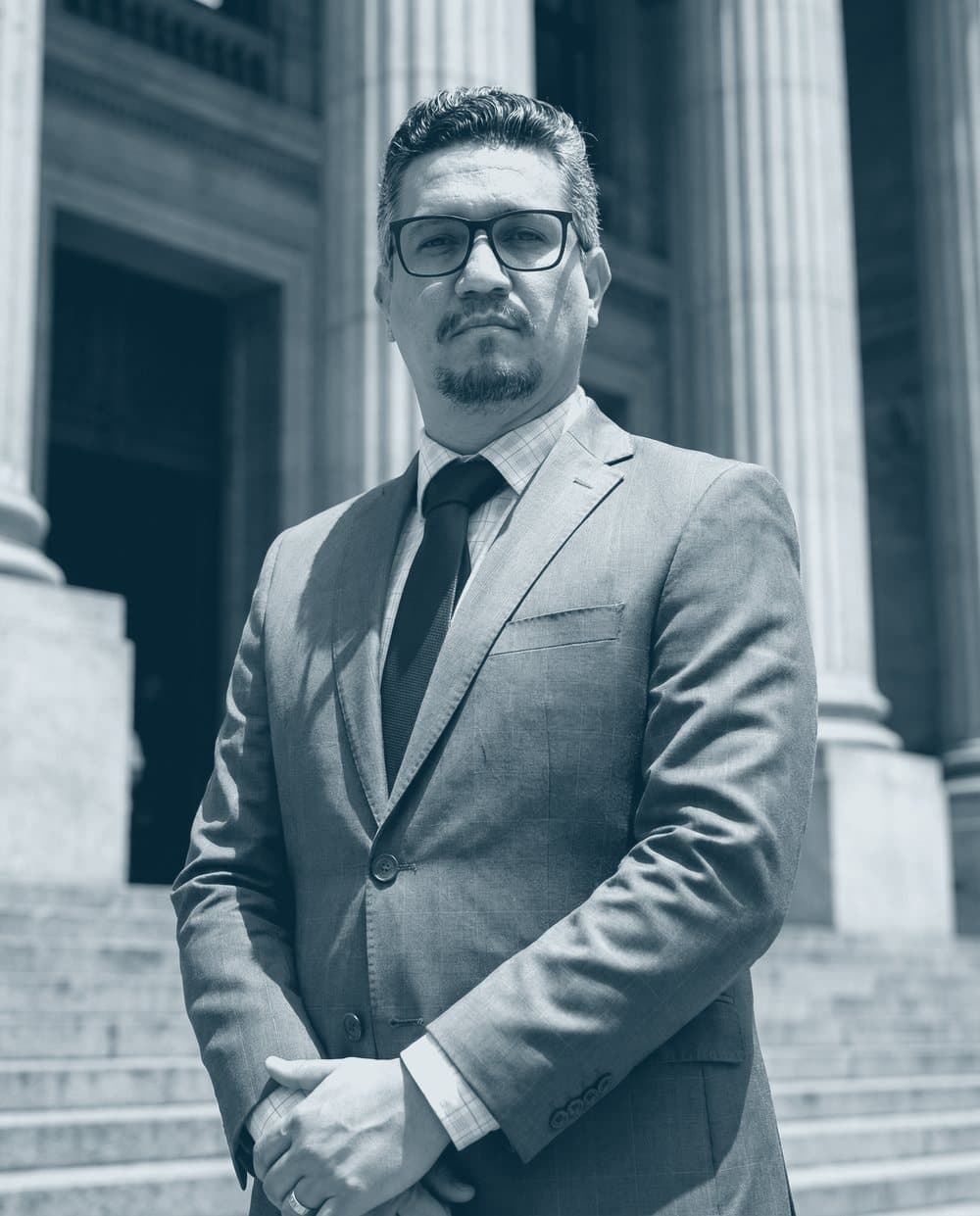 Dr. Oliveira, advogado responsável pelo escritório